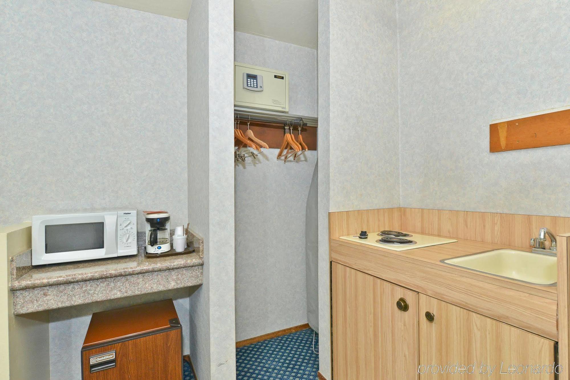 Good Living Inn ซาน คาร์ลอส ภายนอก รูปภาพ